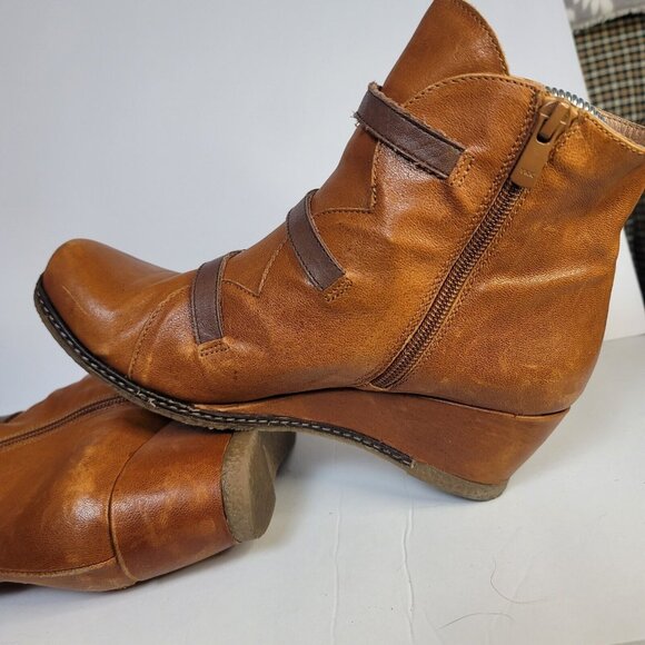 Eric Michael Women’s Lena Brown Leather Wedge Ankle Boot Size 38‎ US 7.5 - Picture 9 of 10